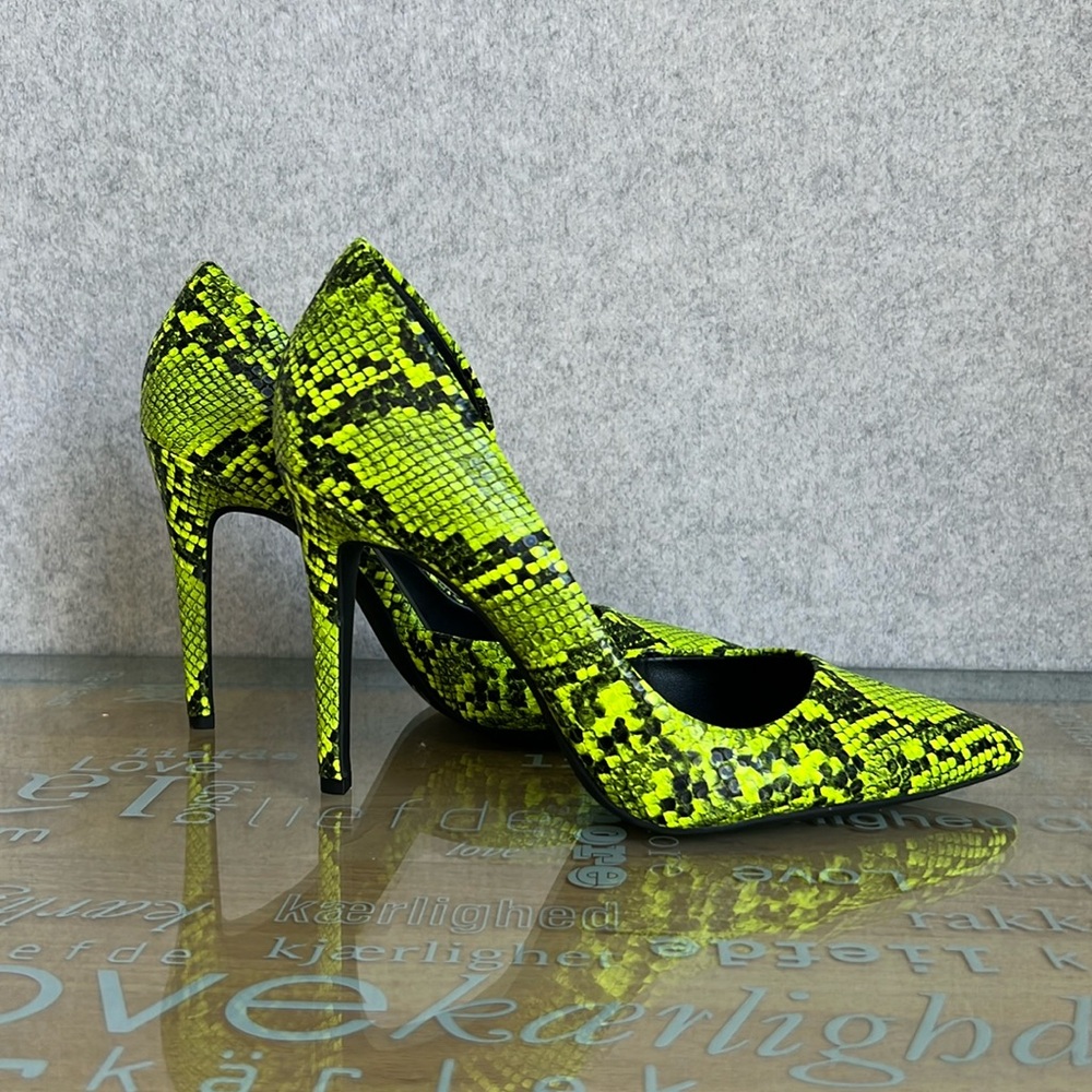 Jessica Simpson Neon Yellow Pheona heels 6